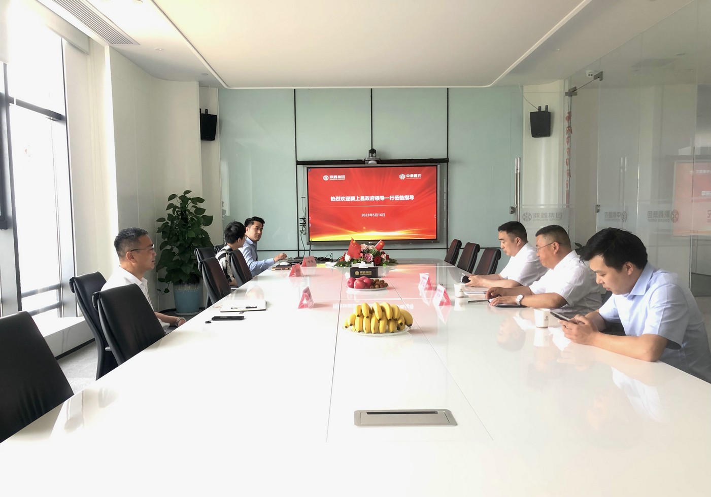 潁上縣政府領(lǐng)導(dǎo)一行蒞臨中鼎鑫農(nóng)集團參觀考察